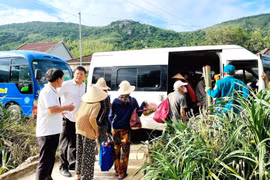 UBND xã Cát Tiến kiên quyết không để người dân ở lại trong các nhà đơn sơ, thiếu kiên cố. Ảnh: V.L