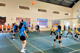 Giao lưu bóng chuyền hơi nữ chào mừng 80 năm Ngày thành lập Đảng bộ tỉnh Gia Lai