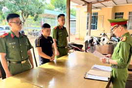 Cơ quan Cảnh sát điều tra ra quyết định khởi tố vụ án hình sự, khởi tố bị can và bắt tạm giam đối tượng Lục Quang Trường về tội "Tổ chức sử dụng trái phép chất ma túy". Ảnh: CACC