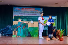 Hơn 1.200 học sinh trải nghiệm STEM "Theo dấu chân người lính anh hùng".