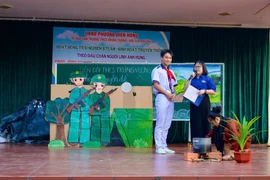 Hơn 1.200 học sinh trải nghiệm STEM "Theo dấu chân người lính anh hùng".