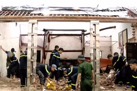 Bão số 10 cùng mưa lũ, sạt lở, giông lốc đã gây thiệt hại nghiêm trọng về người, tài sản, hạ tầng, với tổng thiệt hại sơ bộ gần 12.800 tỷ đồng. Ảnh/Nguồn: baochinhphu.vn