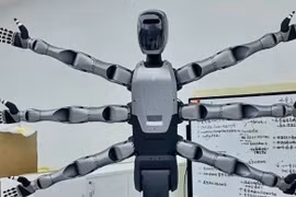 Trung Quốc ra mắt “siêu robot hình người” 6 tay