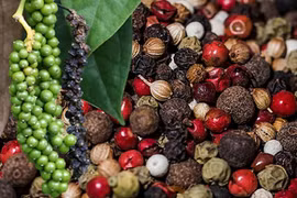 Hồ tiêu vẫn giữ đà tăng 500-1.000 đồng/kg so với phiên giao dịch ngày 1-11. 