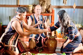 Phường Pleiku phục dựng lễ ăn hỏi truyền thống của người Jrai tại làng Ơp.