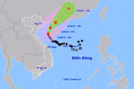 Bão số 1 có đường đi và quỹ đạo khác thường. (Nguồn: NCHMF)