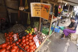 Thanh toán bằng bitcoin được chấp nhận tại Kibera, Kenya. (Ảnh: Independent.co)
