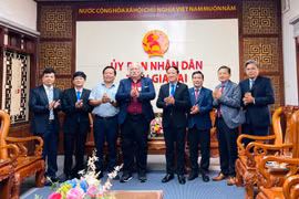 Chủ tịch UBND tỉnh Gia Lai Phạm Anh Tuấn làm việc với Giáo sư Duncan Haldane