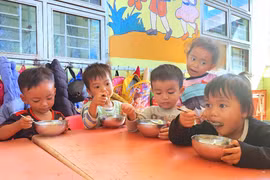 Trẻ em nhà trẻ bán trú được thụ hưởng chính sách hỗ trợ học tập từ ngân sách nhà nước