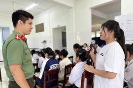 Tuyên truyền an ninh mạng và trật tự an toàn giao thông cho học sinh Làng trẻ em SOS Quy Nhơn