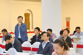 Các đại biểu trao đổi, thảo luận tại hội nghị. Ảnh: A.H