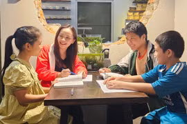 Du học sinh dạy tiếng Anh miễn phí