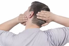 Ẩn họa từ thói quen bẻ cổ, xoay lắc cổ