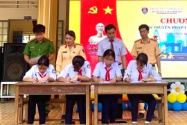 Tuyên truyền kỹ năng tham gia giao thông an toàn cho hơn 700 học sinh, giáo viên Trường THCS Hoài Thanh Tây