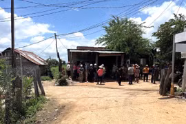 Gia Lai: Tông vào quán tạp hóa, 3 mẹ con đi xe máy thương vong