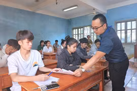 Dự thảo thông tư quy định chế độ làm việc đối với giáo viên cơ sở GDTX gồm gồm 3 chương với 12 điều. Ảnh minh họa: M.T