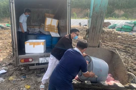 Gia Lai: Tiêu hủy hơn nửa tấn thịt heo và 420 bịch chả ram không rõ nguồn gốc