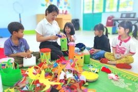 Bộ GD-ĐT đề xuất hỗ trợ tối thiểu 1 năm tiền lương cơ bản cho giáo viên mầm non