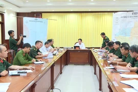 Đại tá Nguyễn Thế Vinh-Chỉ huy trưởng Bộ Chỉ huy Quân sự tỉnh báo cáo công tác tìm kiếm, cứu nạn. Ảnh: Bình Dương