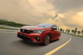 Nhiều hãng ô tô tung ưu đãi “khủng” trong tháng 7