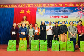 Phường Tây Sơn trao hơn 190 suất quà Tết cho hộ khó khăn và đối tượng yếu thế