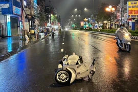 Gia Lai: Thanh niên tử vong sau cú va chạm với người dừng xe mặc áo mưa ven đường