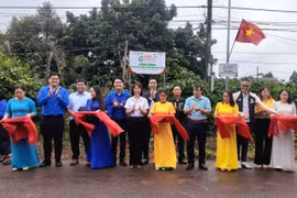 Khánh thành công trình thiện nguyện và tặng quà cho học sinh, người dân khó khăn tại xã Al Bá