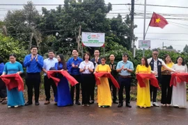 Khánh thành công trình thiện nguyện và tặng quà cho học sinh, người dân khó khăn tại xã Al Bá