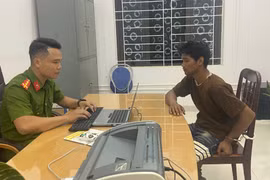 Bắt 2 đối tượng cướp giật điện thoại của bé gái ở Chư Sê