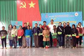 Gia Lai: Tặng 450 suất quà Tết cho người nghèo, khó khăn 