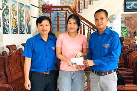 Gia Lai: Trao phần thưởng cho thủ khoa tốt nghiệp THPT của tỉnh tại Tuy Phước Đông