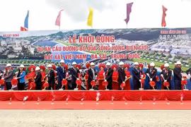 Khởi công Dự án cầu đường bộ qua sông Hồng tại biên giới Việt Nam-Trung Quốc