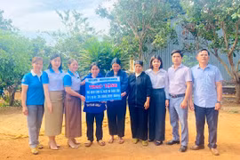 Ia Grai: Tặng bò giống cho phụ nữ khó khăn