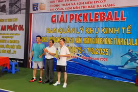 Cặp đôi Công ty Hoàng Anh và cộng sự giành giải nhất Giải Pickleball chào mừng kỷ niệm 50 năm Ngày Giải phóng tỉnh Gia Lai