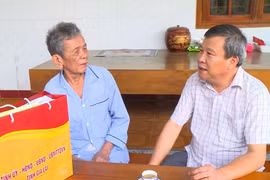 Chủ nhiệm Ủy ban Kiểm tra Tỉnh ủy Thái Thanh Bình thăm, tặng quà gia đình người có công