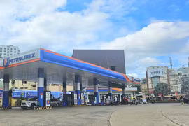 Giá xăng dầu tiếp đà tăng trong chiều 16-1