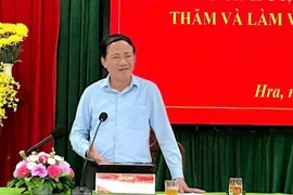 Phó Bí thư Tỉnh uỷ, Chủ tịch UBND tỉnh Phạm Anh Tuấn đã đến thăm và kiểm tra hoạt động chính quyền cơ sở tại xã Hra. Ảnh Hà Duy