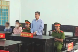 20 năm tù cho gã “yêu râu xanh” hiếp dâm bé gái gần 3 tuổi