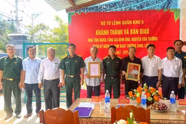 Bộ Chỉ huy Quân sự tỉnh Gia Lai bàn giao nhà tình nghĩa cho gia đình thân nhân liệt sĩ