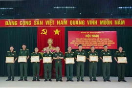 Binh đoàn 15 tặng Bằng khen cho 9 tập thể và 11 cá nhân tiêu biểu trong thực hiện Chỉ thị số 169