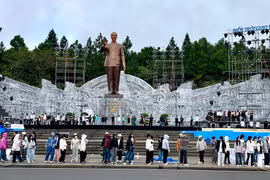 Biển trời giao hòa, tinh hoa ngời sáng