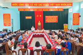 Quang cảnh chương trình đối thoại giữa Thường trực HĐND phường Thống Nhất với 70 học sinh. Ảnh: B.B