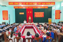 Quang cảnh chương trình đối thoại giữa Thường trực HĐND phường Thống Nhất với 70 học sinh. Ảnh: B.B