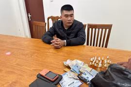 Đối tượng Trần Huy Thắng bị tạm giữ hình sự vì mua bán trái phép vũ khí quân dụng. 