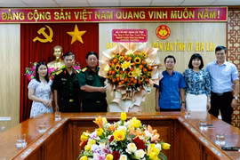 Lãnh đạo Bộ CHQS tỉnh Gia Lai chúc mừng Ban Tuyên giáo và Dân vận Tỉnh ủy