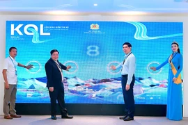 Các đại biểu nhấn nút ra mắt mô hình “Kiến tạo không gian số Gia Lai”. Ảnh: Đ.T