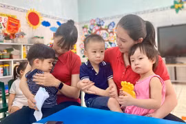 Bộ GD-ĐT dự kiến tham mưu Chính phủ xếp lại bảng lương một số chức danh nhà giáo