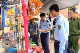 Ra quân giám sát hoạt động kinh doanh xung quanh khu vực trường học
