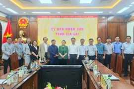 Chủ tịch UBND tỉnh Phạm Anh Tuấn (thứ 7 từ phải sang) và đại diện lãnh đạo các sở, ban, ngành tỉnh Gia Lai cùng đại diện AgriS. Ảnh: Hồng Thương