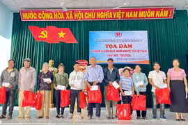 Đak Pơ trao tặng 80 suất quà cho người khuyết tật và trẻ mồ côi